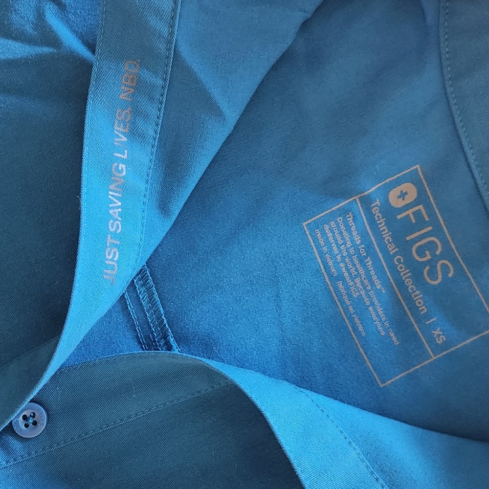 FIGS Carribean Blue XS Yola Skinny Scrub Pants and XS Rafaela Oversized Scrub To